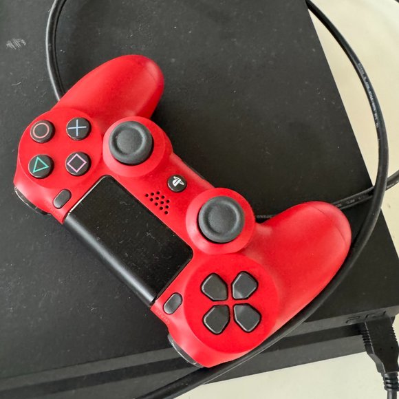 PS4 Console and controller AND GAMES - Picture 2 of 3